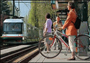 Vélo et tramway (photo Transpole)