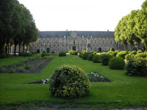 Ancien hôpital Marguerite-de-Flandres de Seclin (Wikimedia Commons)